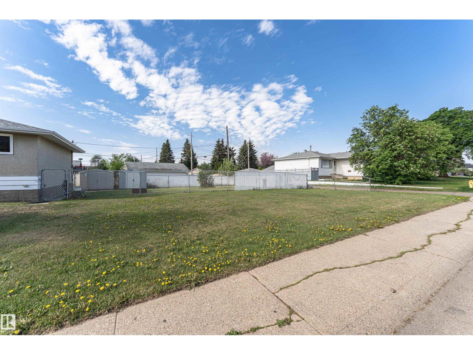 6719 136 AV NW - 35