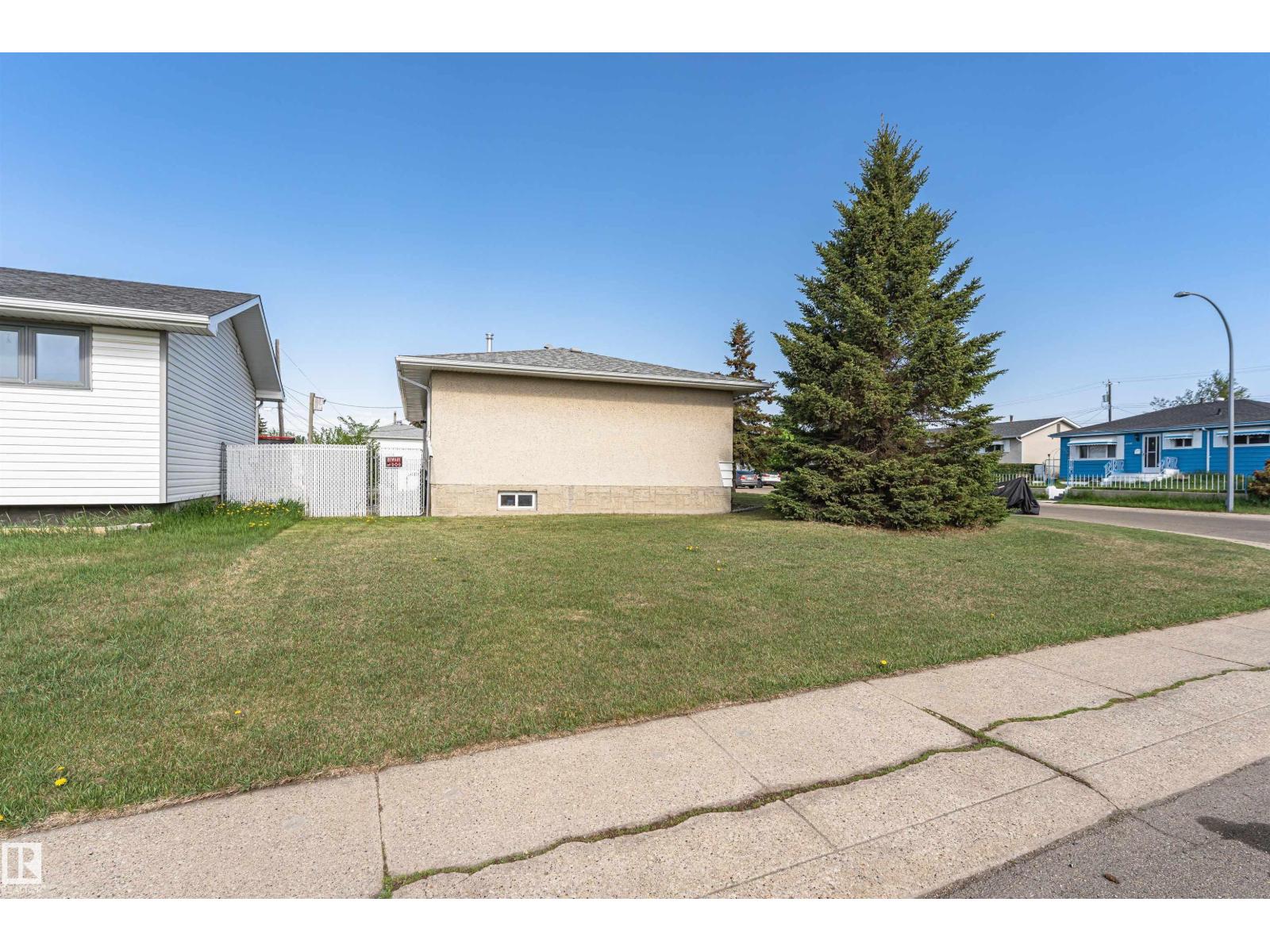 6719 136 AV NW - 36
