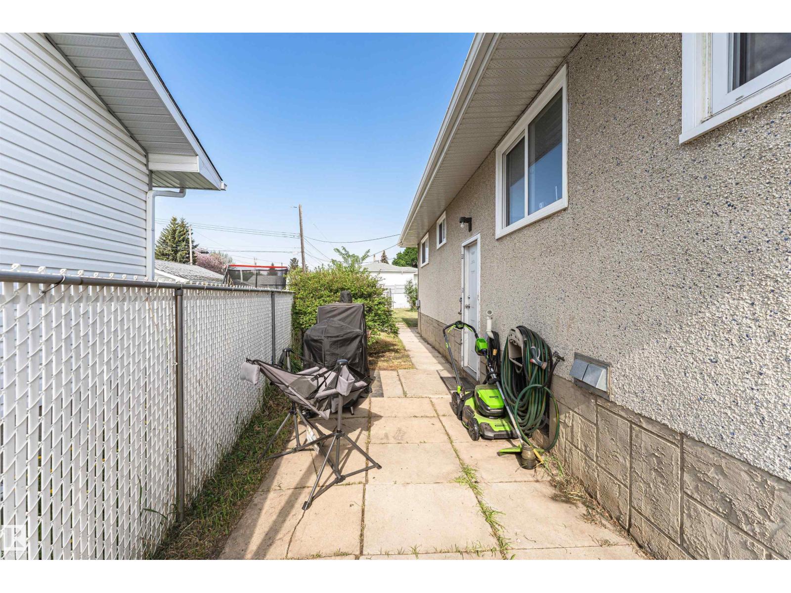 6719 136 AV NW - 38