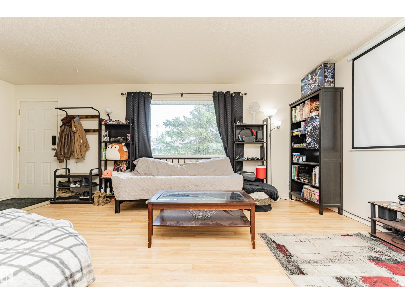 6719 136 AV NW - 8