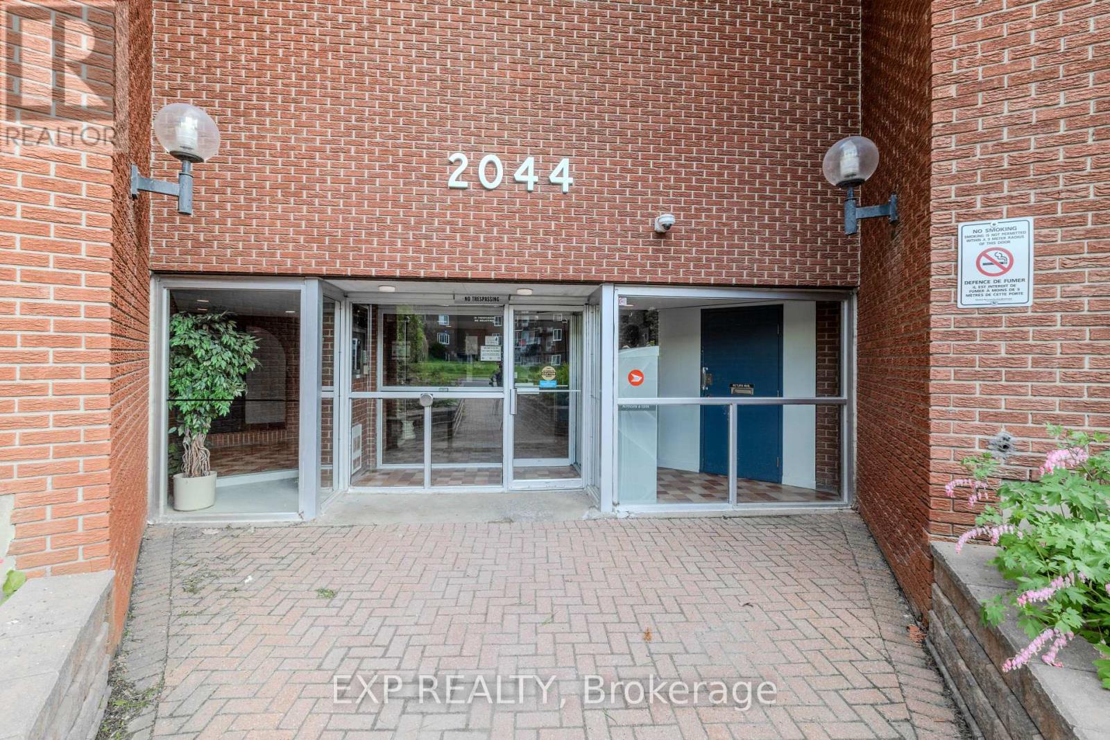 Bright & Welcoming Entrance