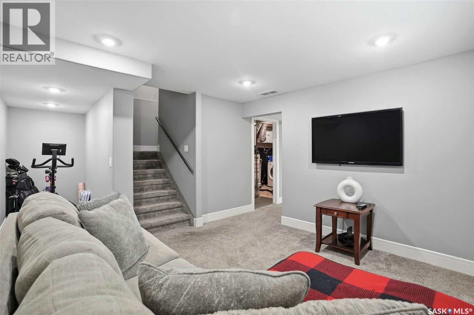 346 Dickson CRESCENT - 21