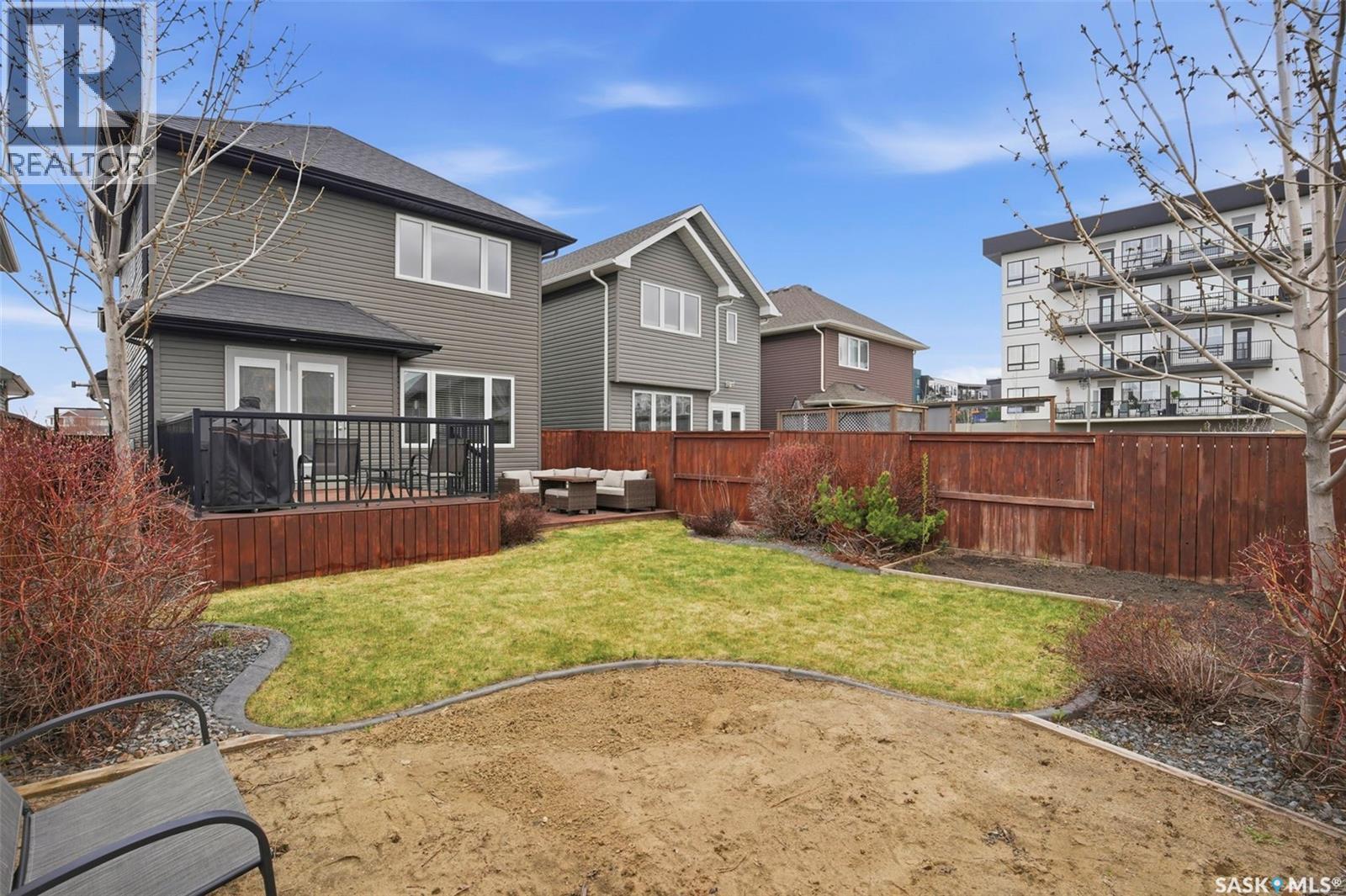 346 Dickson CRESCENT - 34