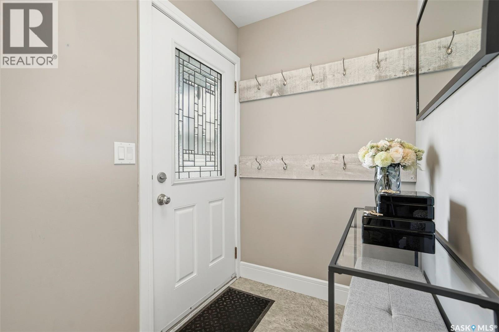 346 Dickson CRESCENT - 4