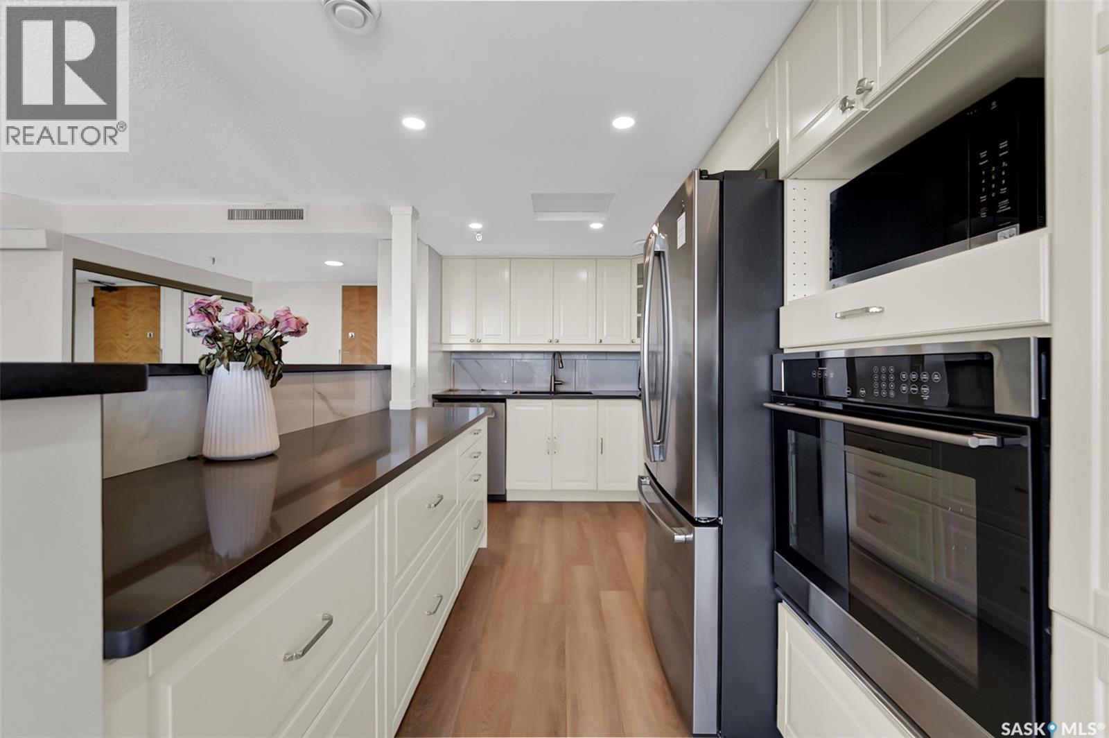 #2001 315 5th AVENUE N - 18