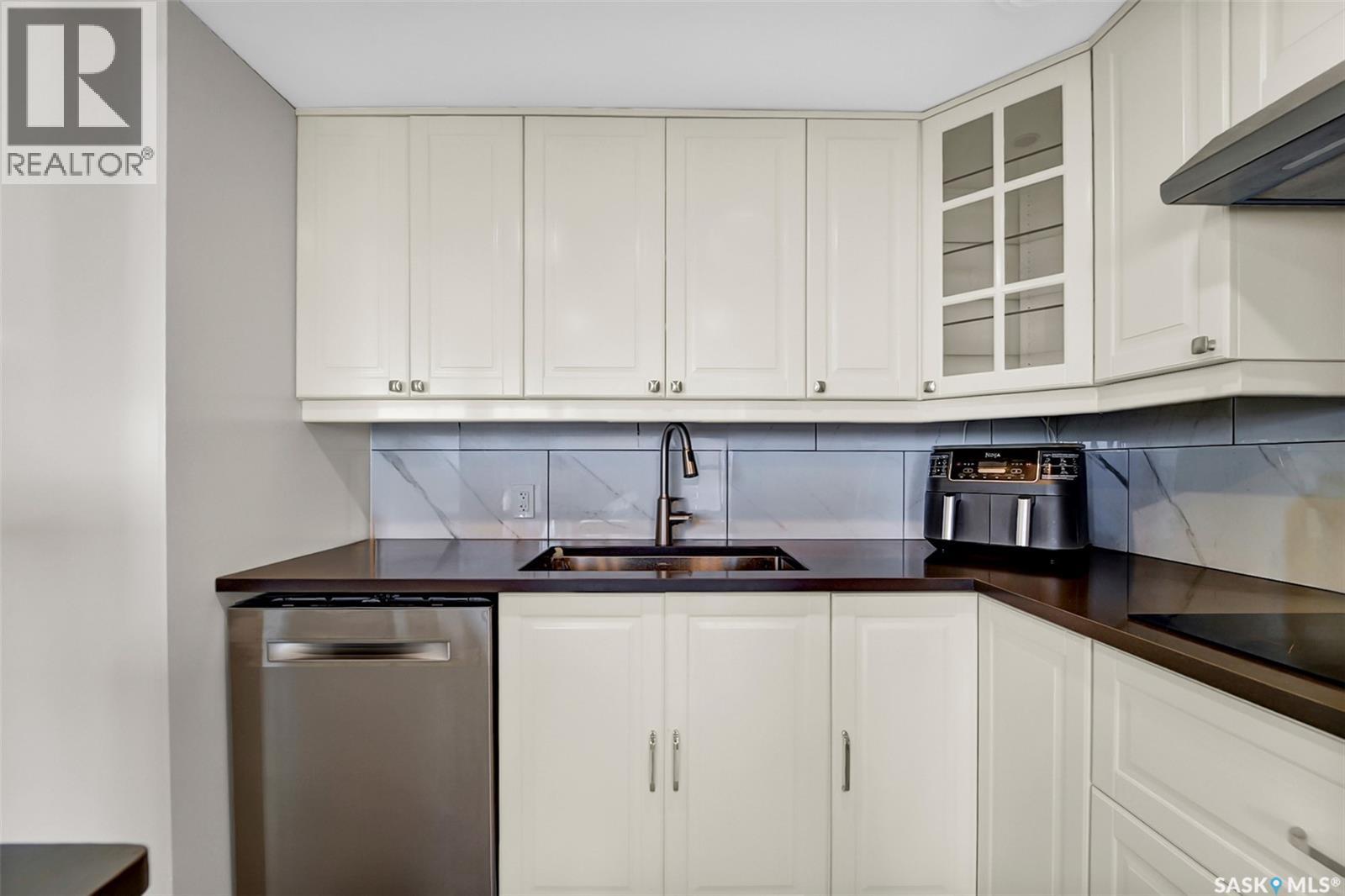 #2001 315 5th AVENUE N - 25