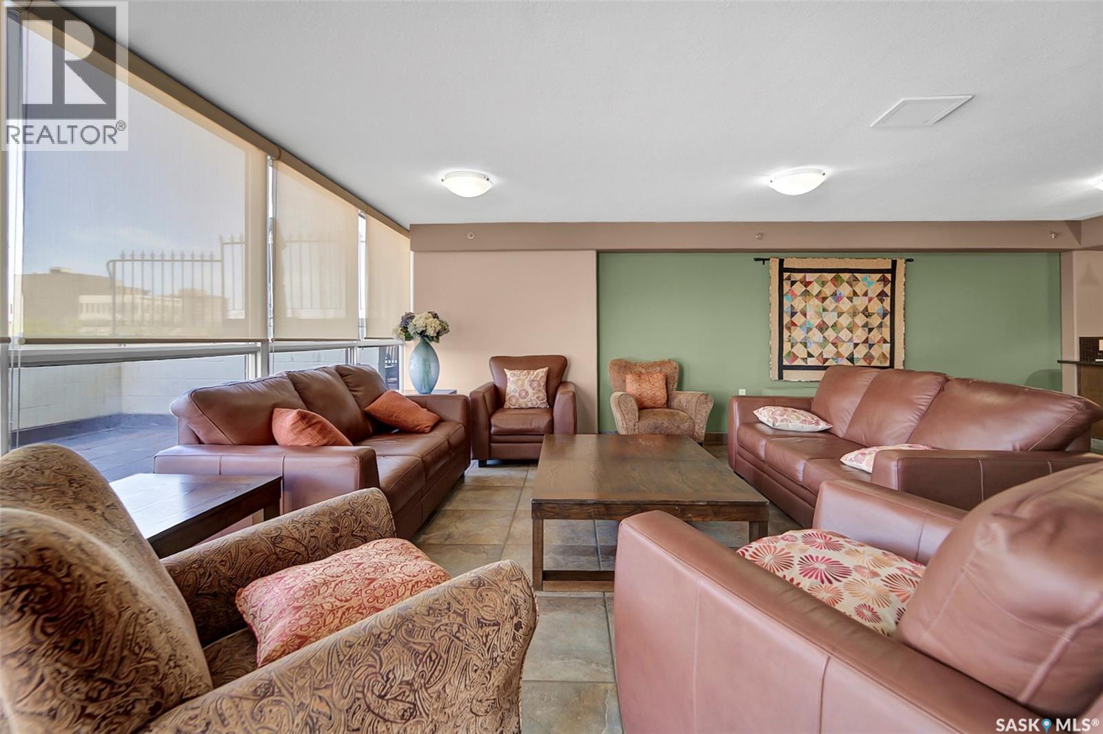 #2001 315 5th AVENUE N - 53