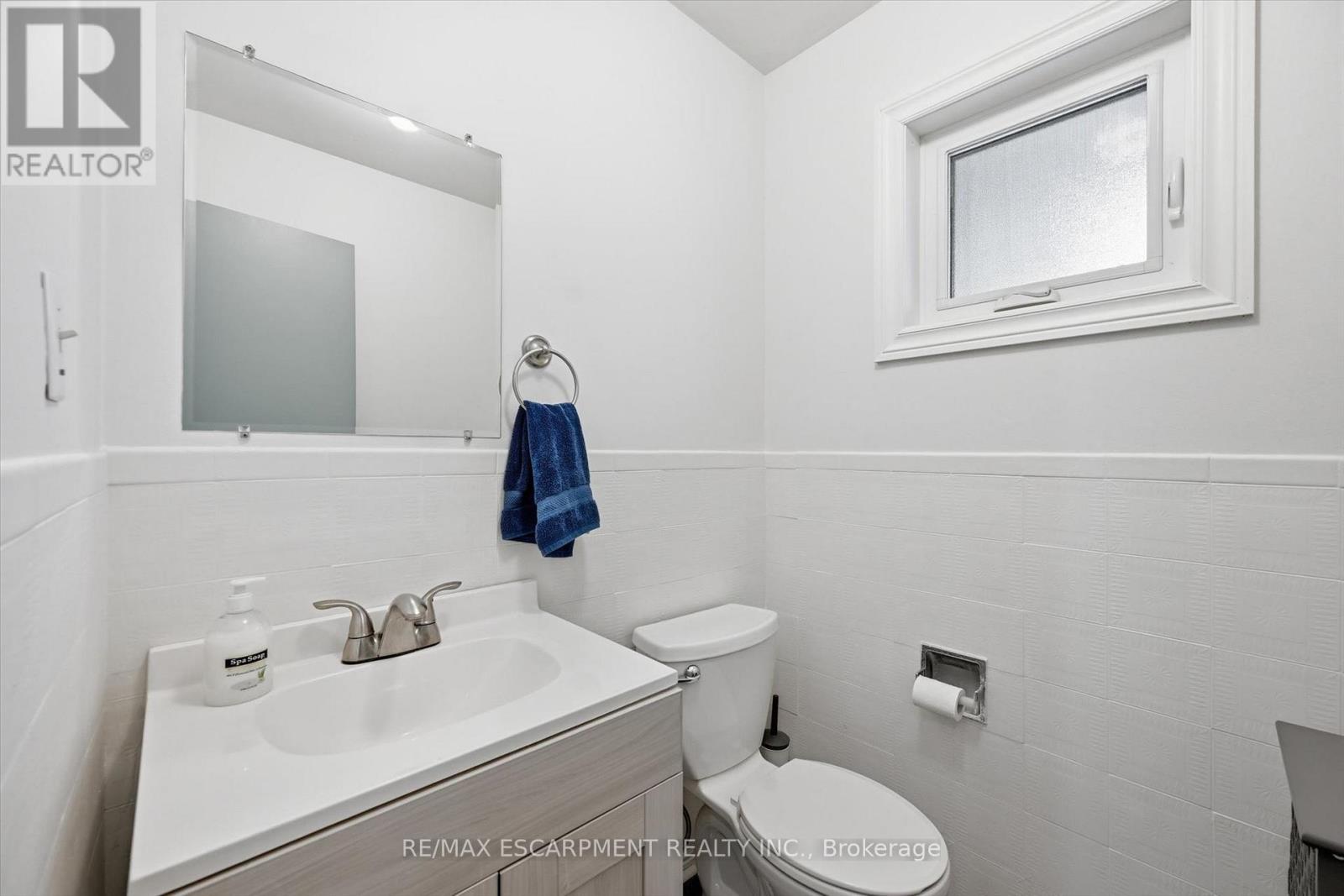712 AUBURN CRESCENT - 9