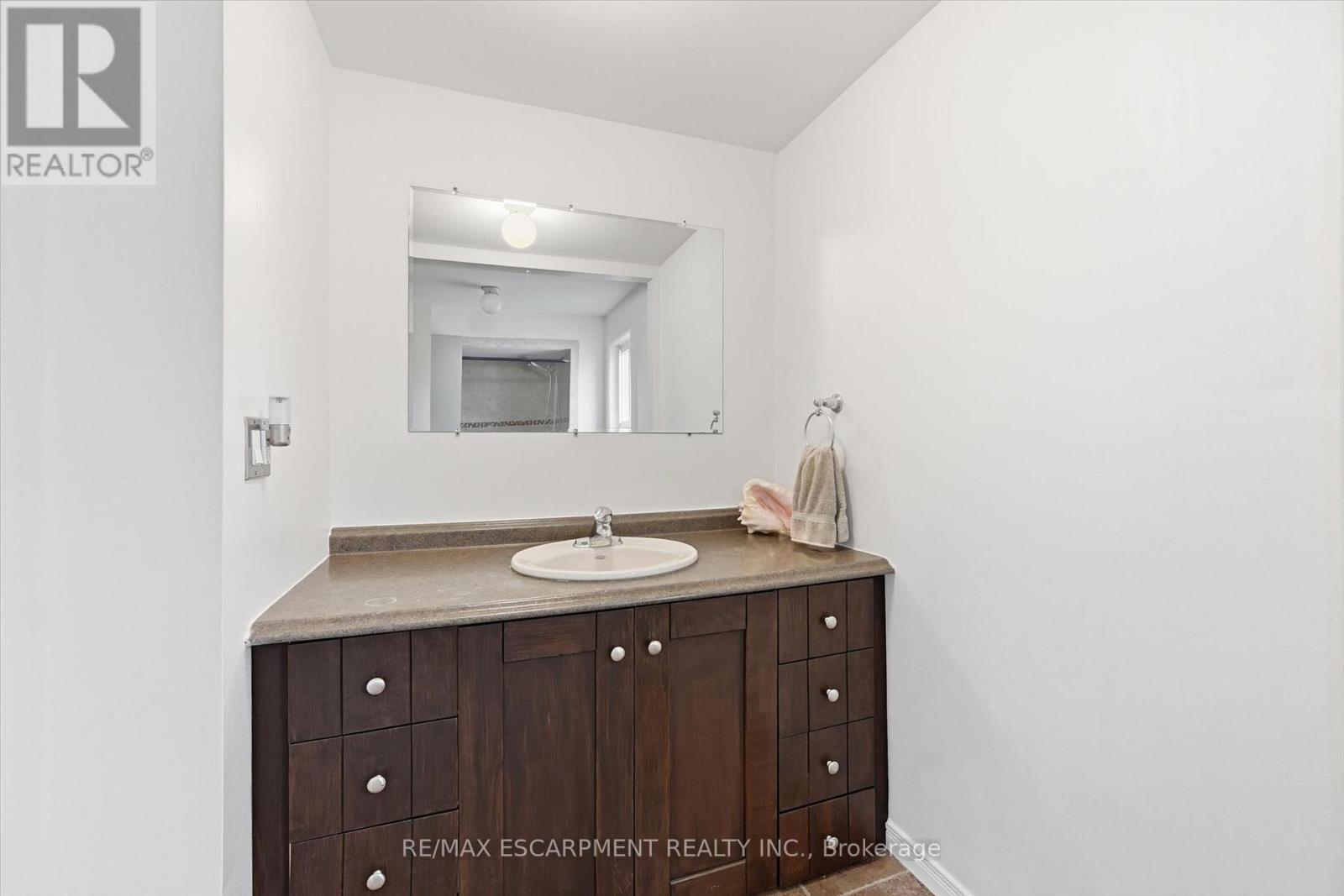 712 AUBURN CRESCENT - 27
