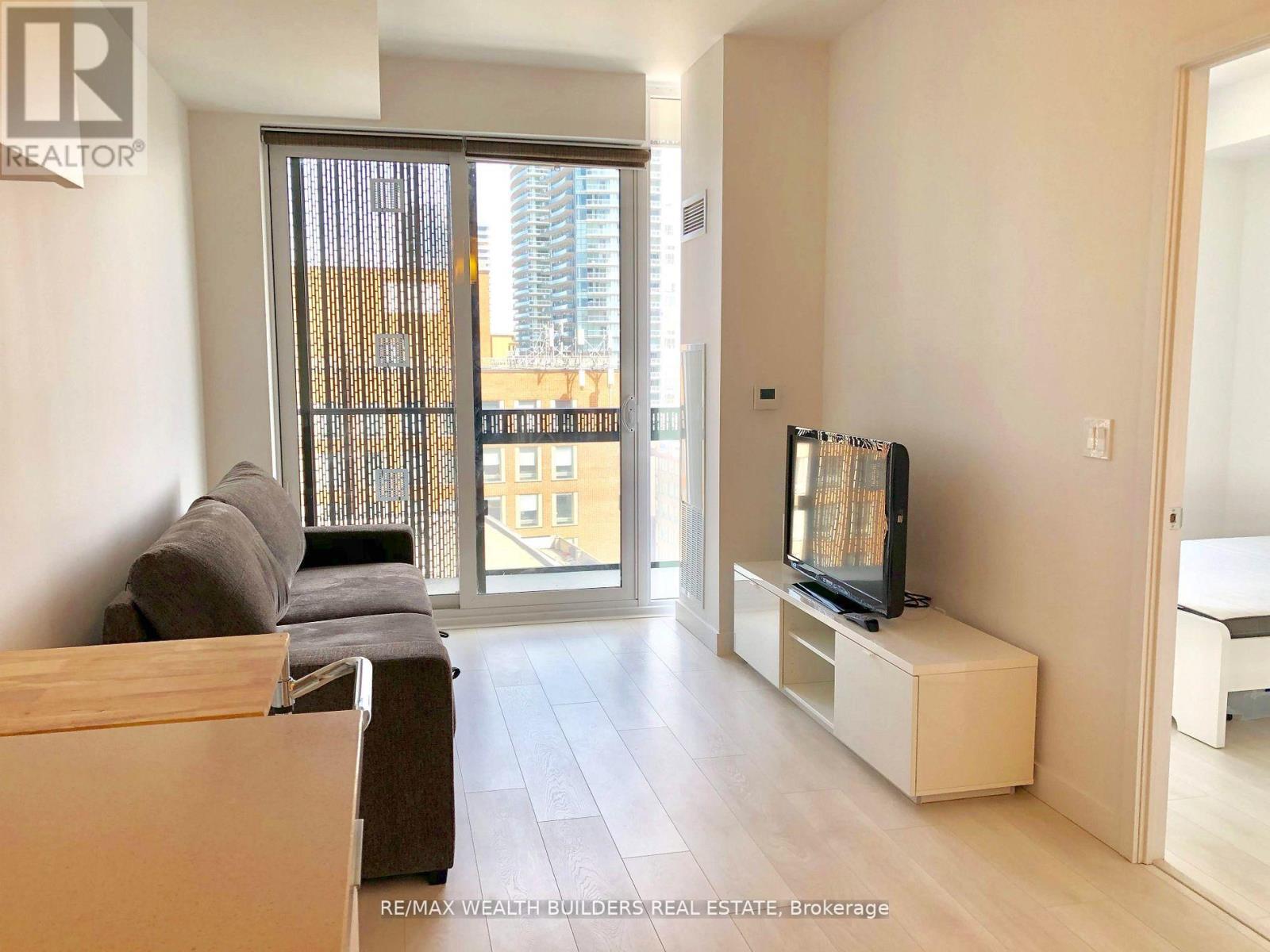 Listing photo of 1010 - 8 EGLINTON AVENUE E