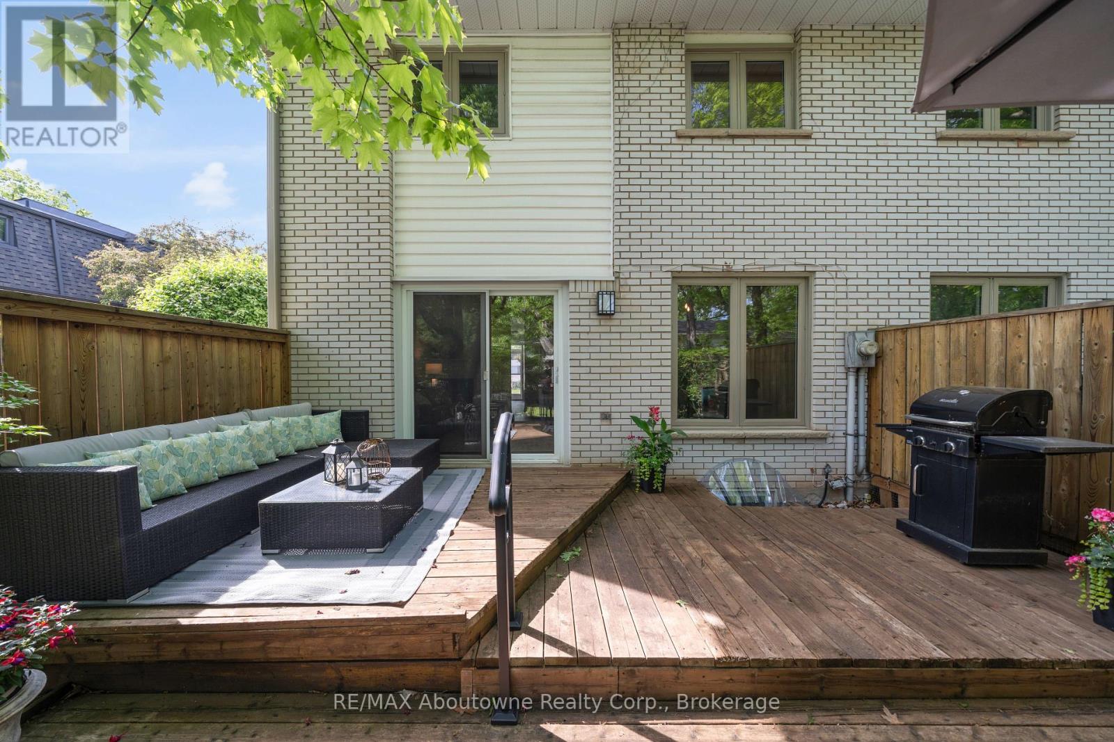 #35 1270 GAINSBOROUGH DRIVE - 40