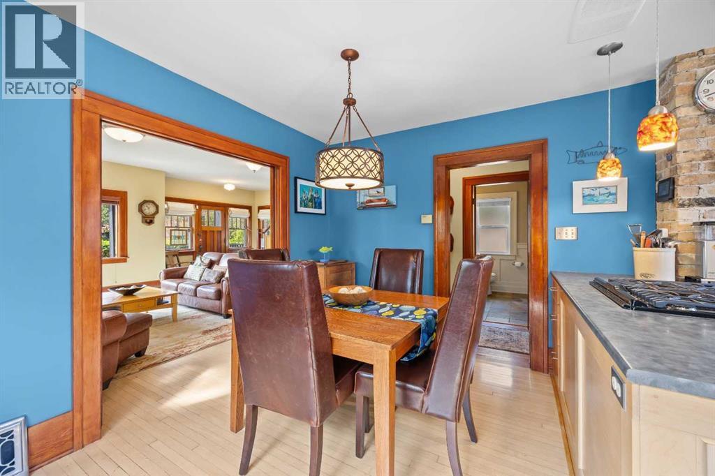 236 10 Avenue NE - 11