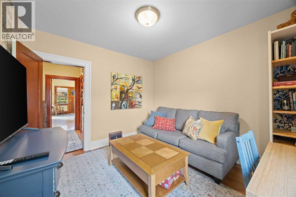 236 10 Avenue NE - 16