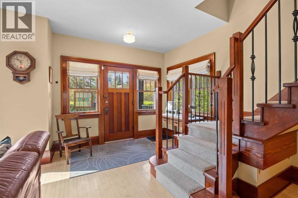 236 10 Avenue NE - Image 2