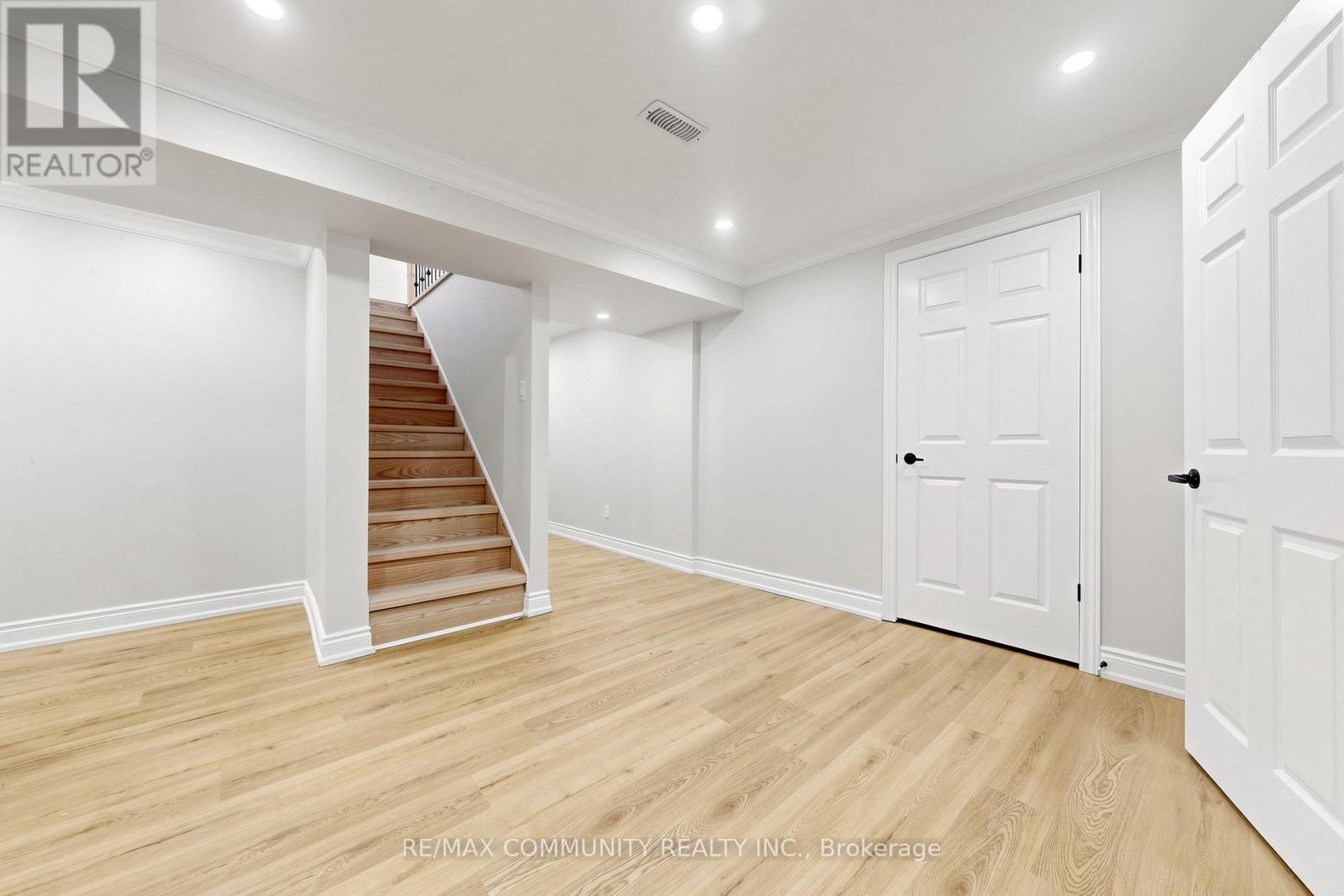 1002 RIVERVIEW CRESCENT - 40