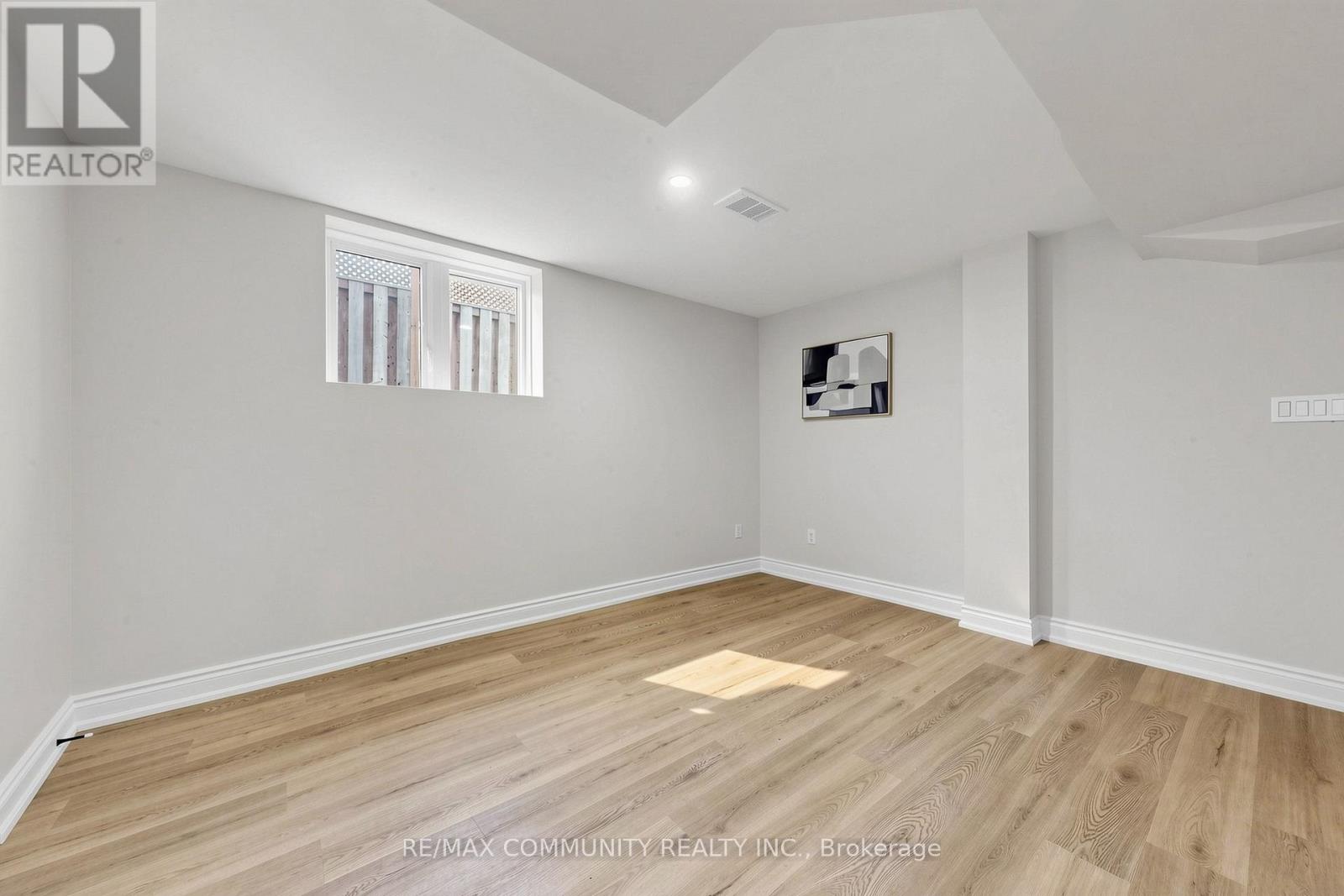 1002 RIVERVIEW CRESCENT - 44