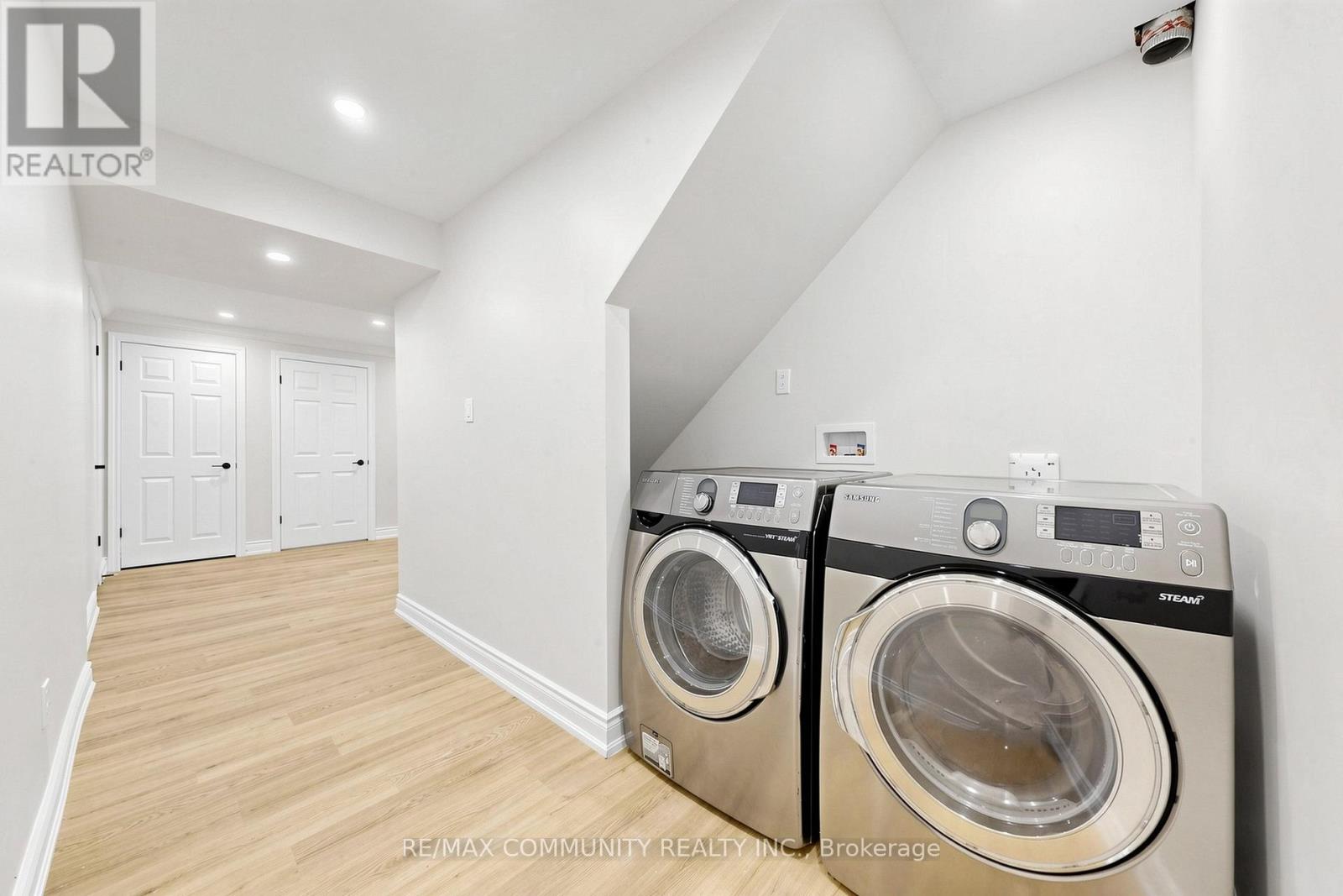 1002 RIVERVIEW CRESCENT - 46