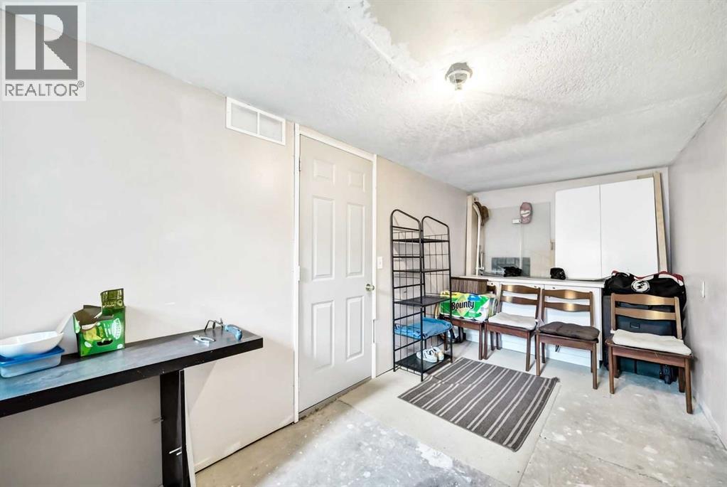 5051 Vantage Crescent NW - 20