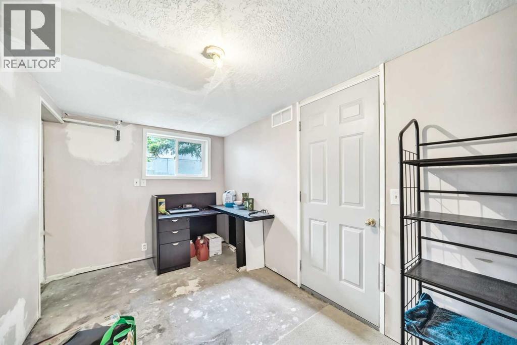5051 Vantage Crescent NW - 21
