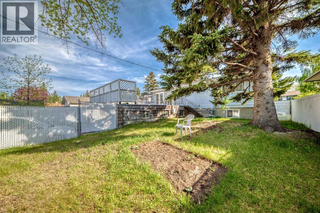 5051 Vantage Crescent NW - 27