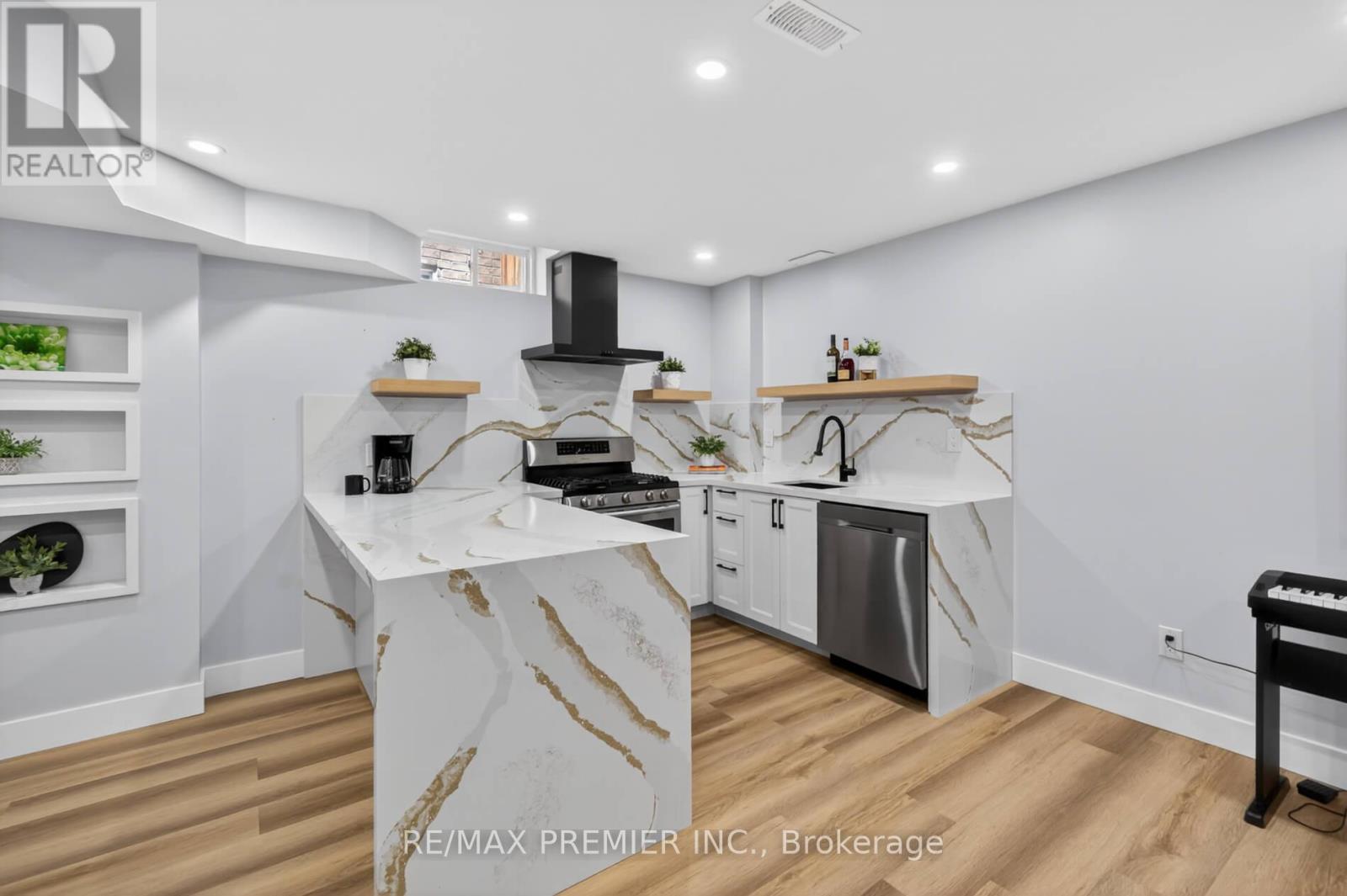 126 BARROW AVENUE - 34