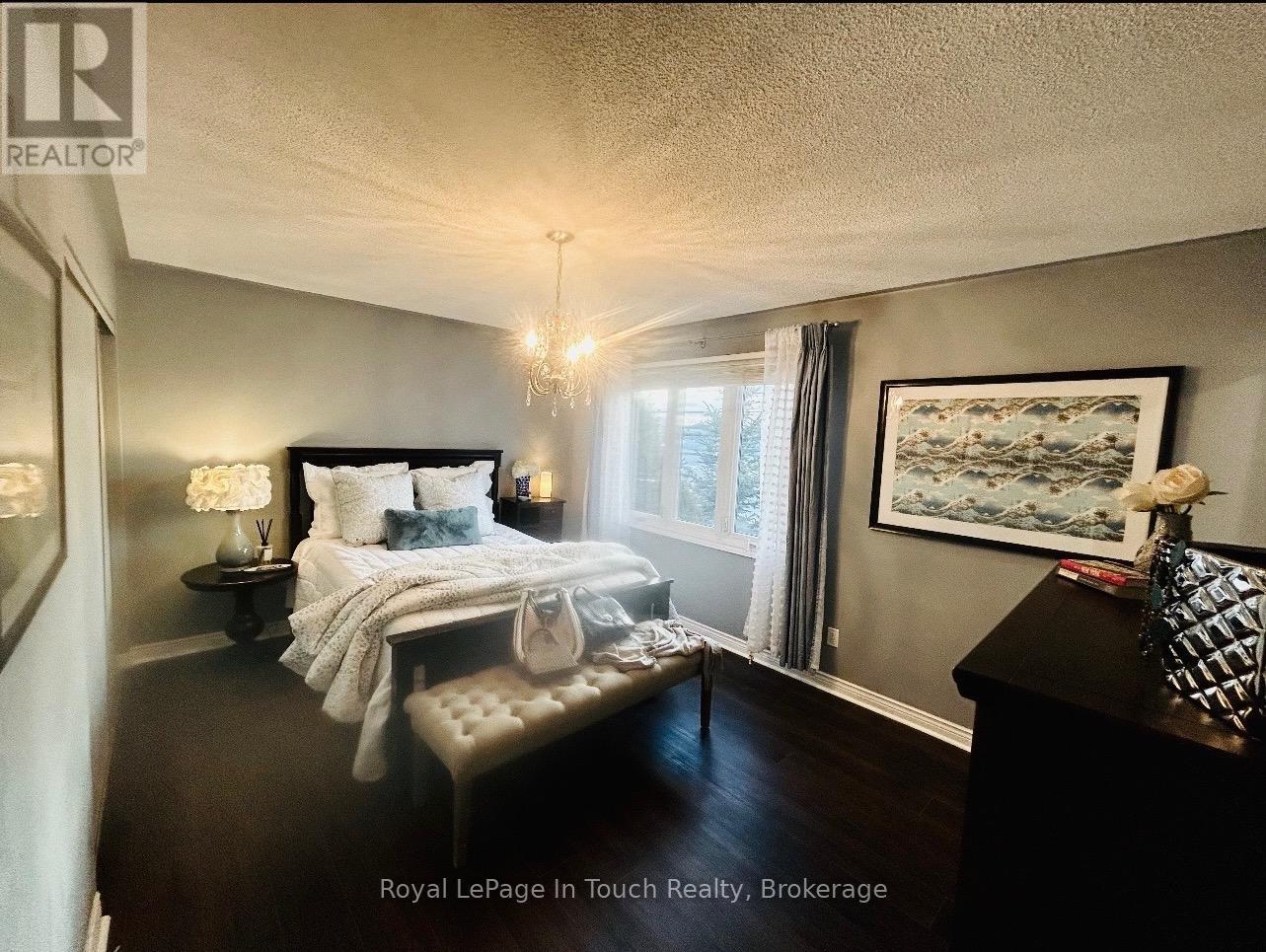153 FERNDALE DRIVE S - 25