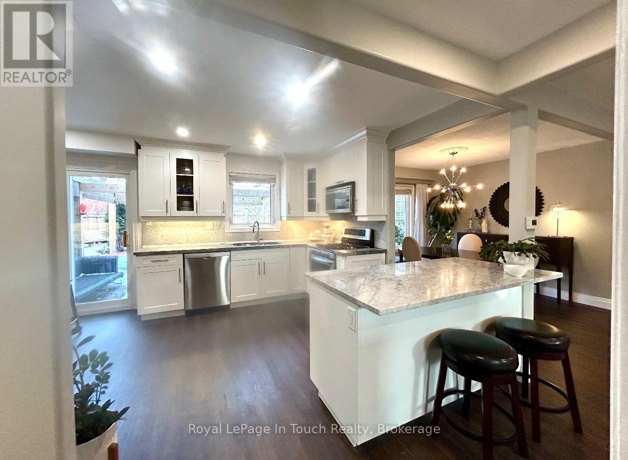 153 FERNDALE DRIVE S - 17