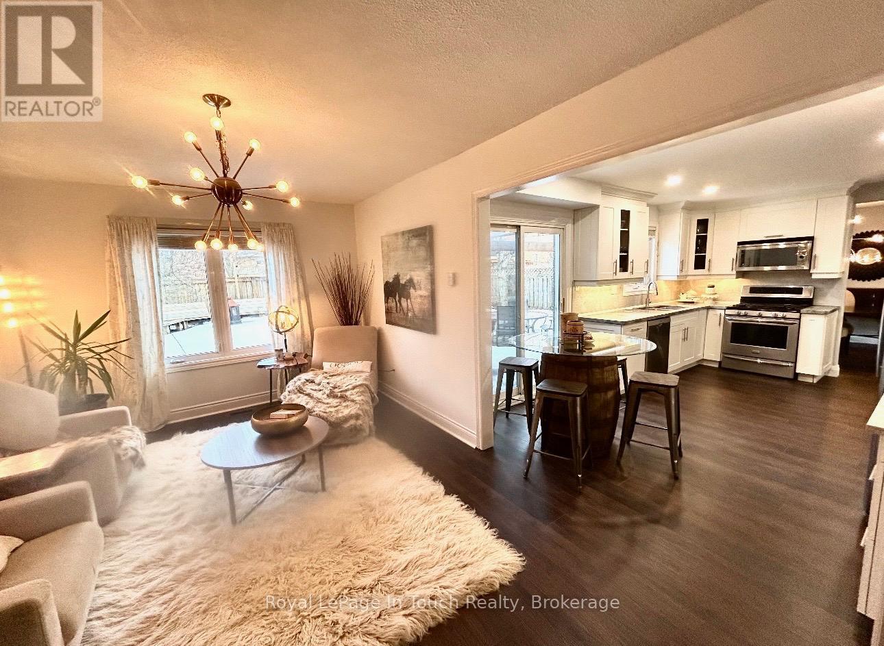 153 FERNDALE DRIVE S - 22
