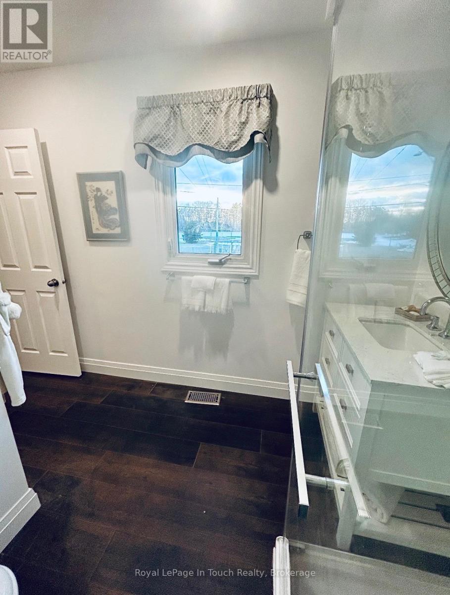 153 FERNDALE DRIVE S - 28