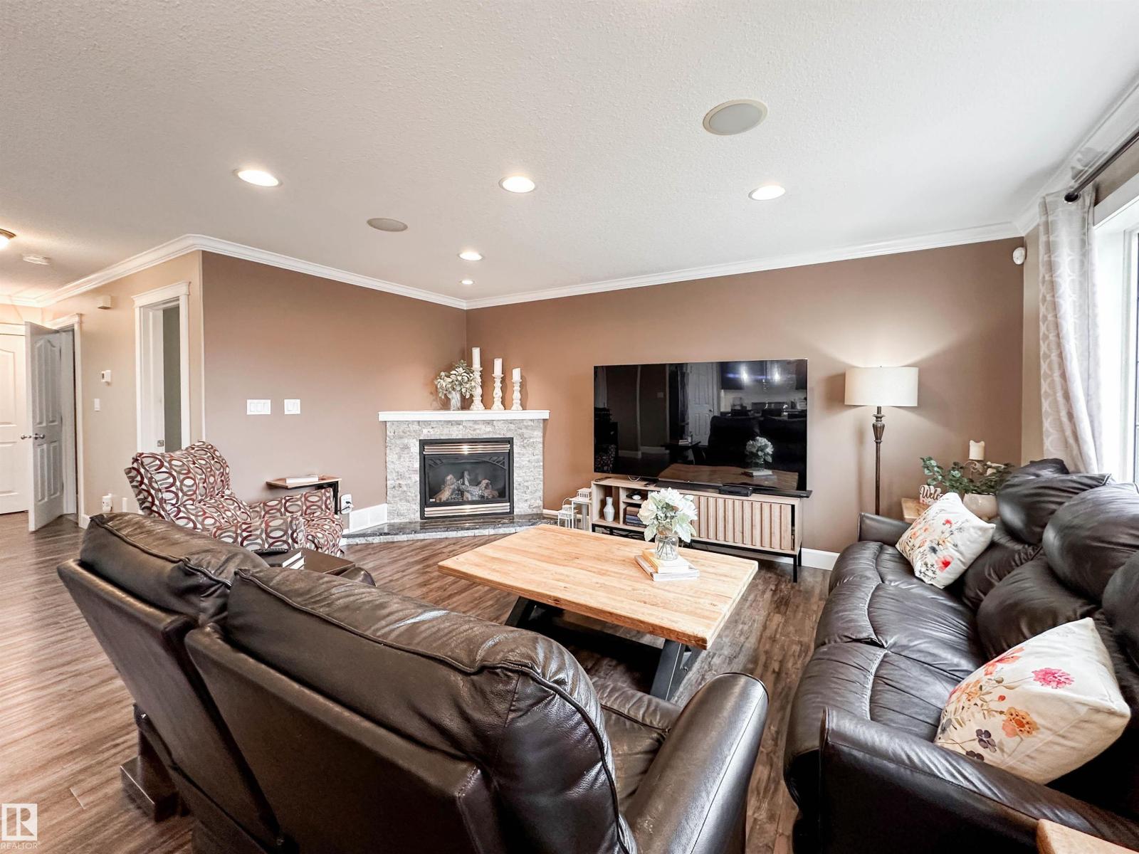 13715 149 AV NW - 11