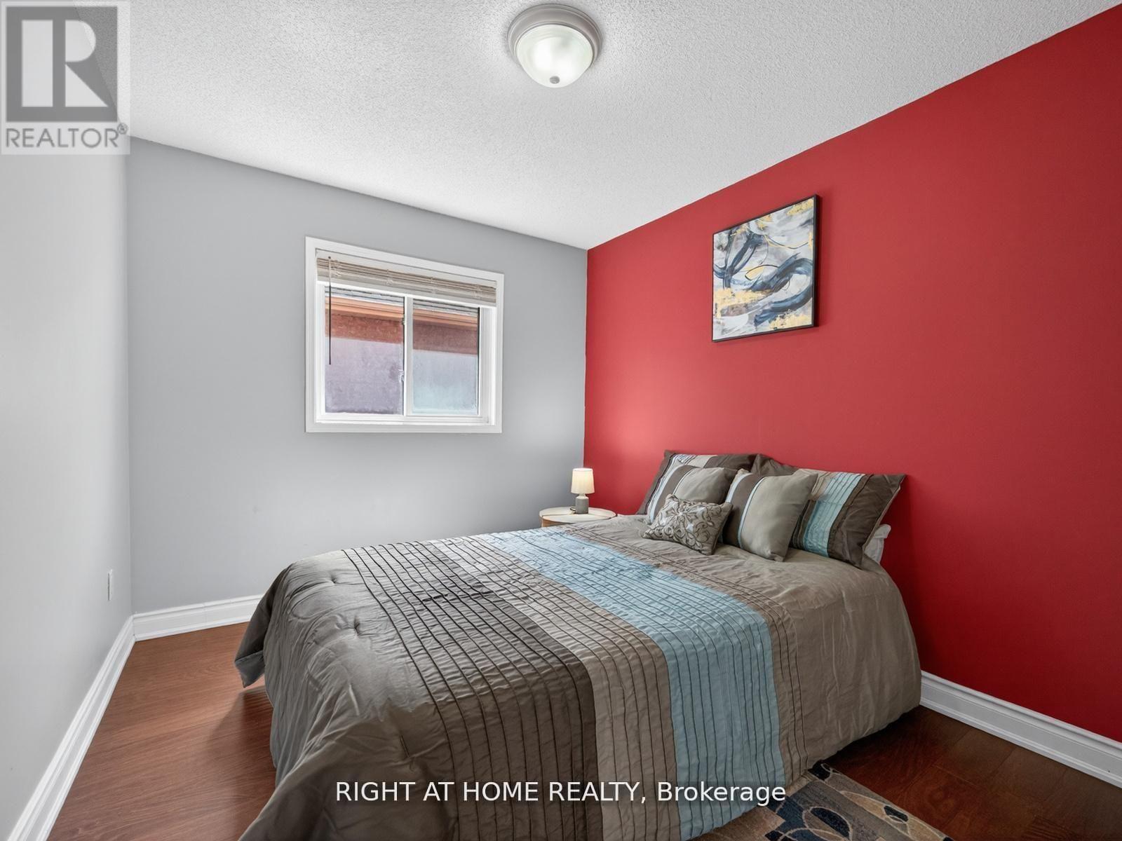 7068 ROSEHURST DRIVE - 32