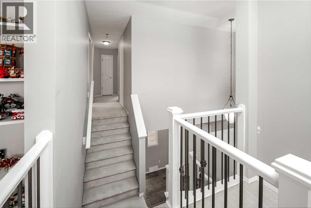 32 Cougarstone Square SW - 19