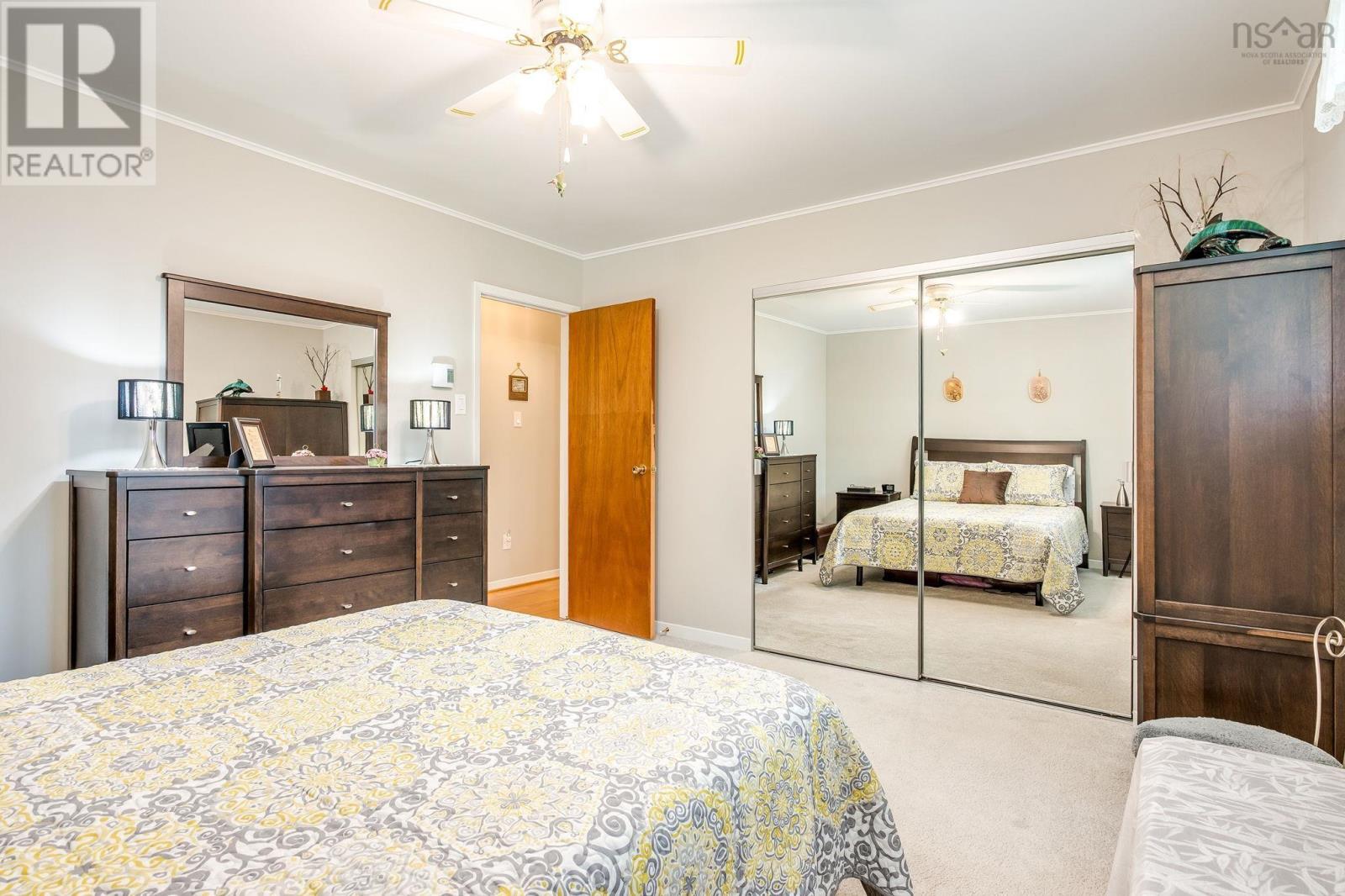 2 Loggen Road - 27