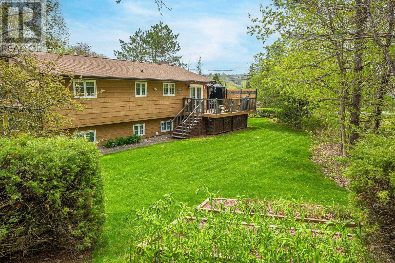 2 Loggen Road - 8
