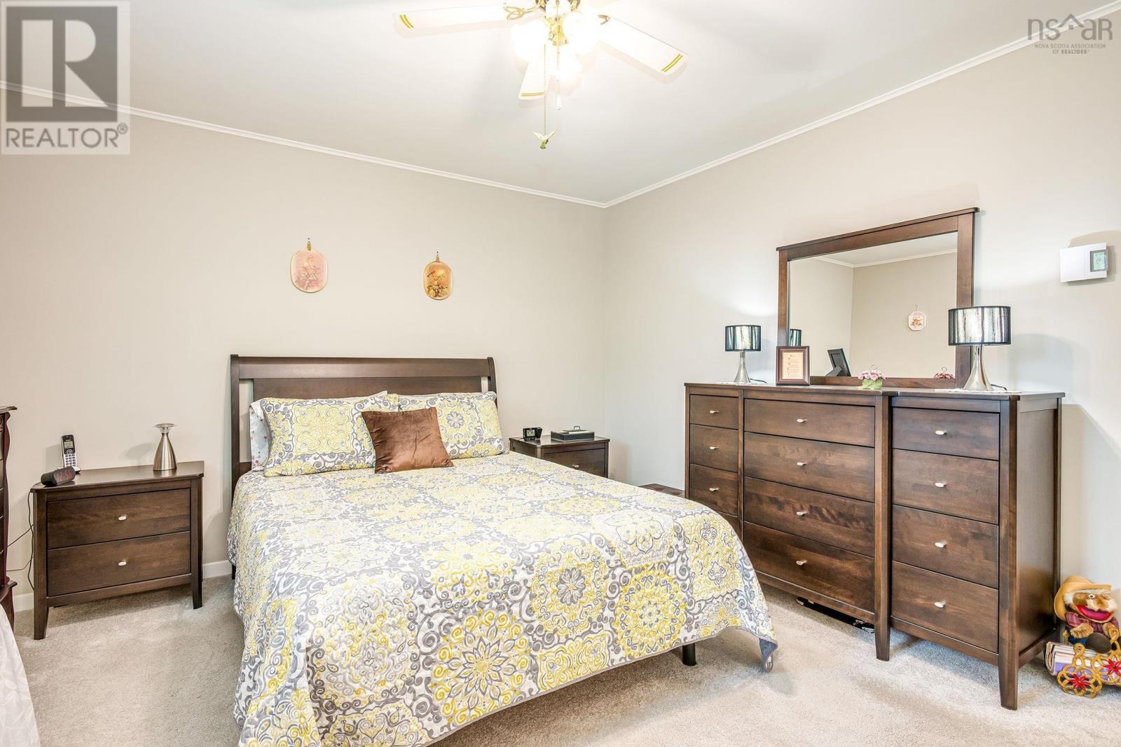 2 Loggen Road - 26