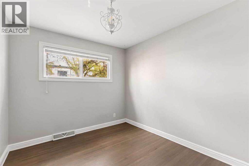 5615 20 Street SW - 9