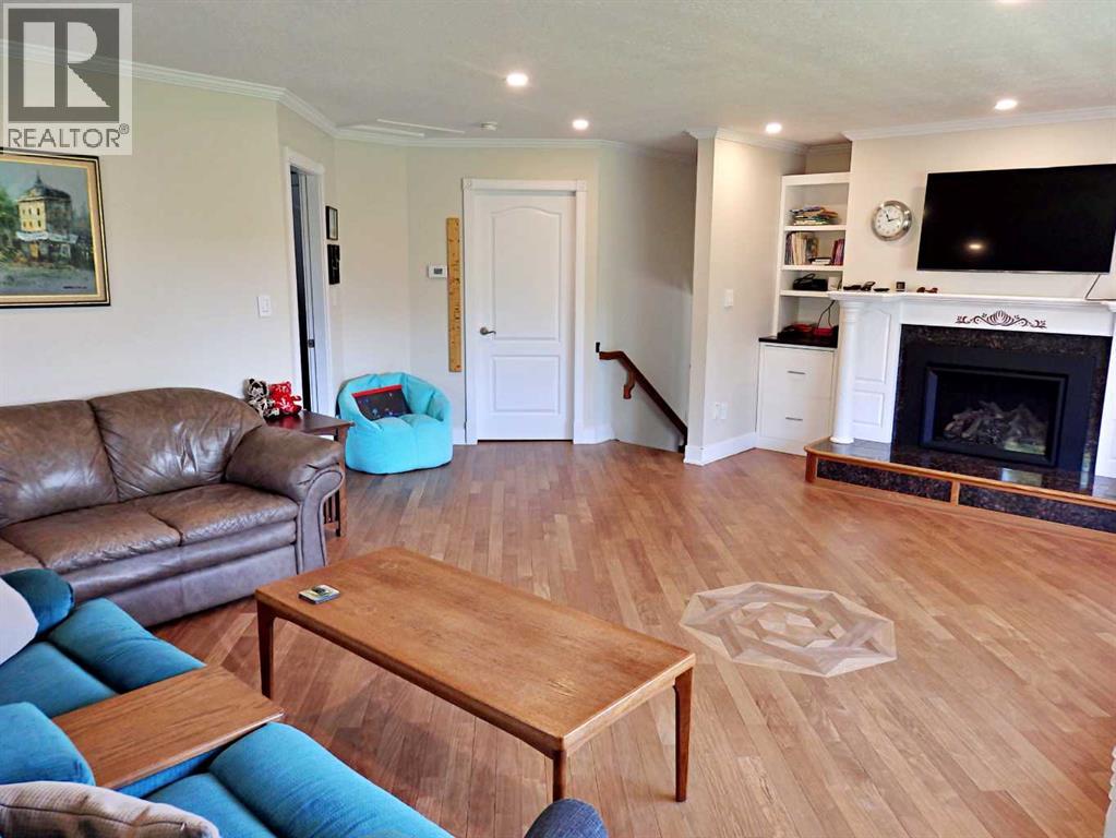 5922 52 Avenue - 23