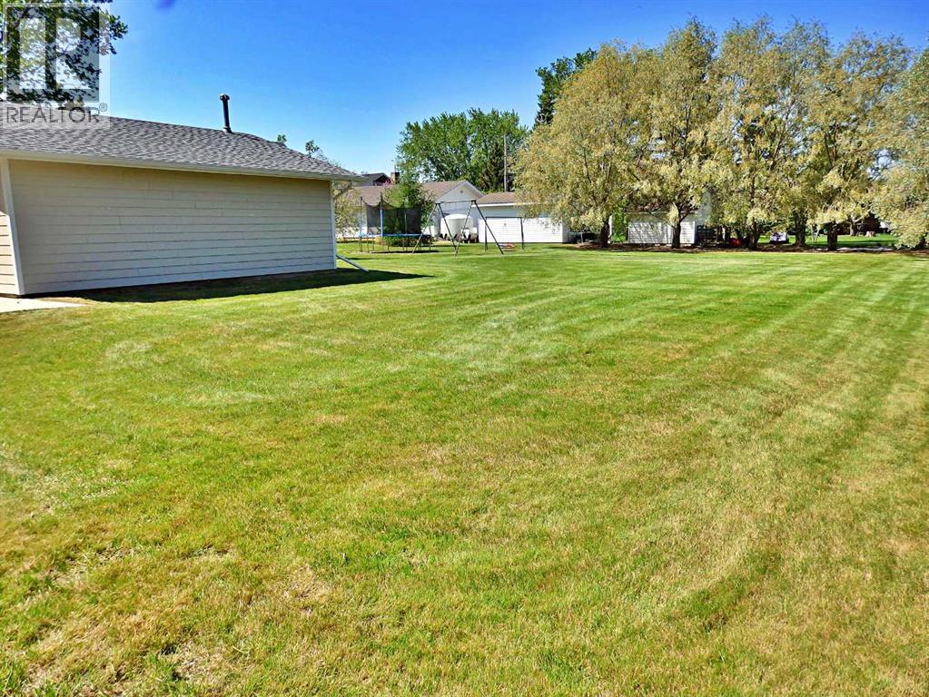 5922 52 Avenue - 41