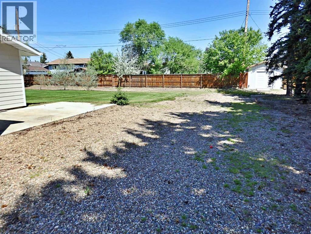 5922 52 Avenue - 49