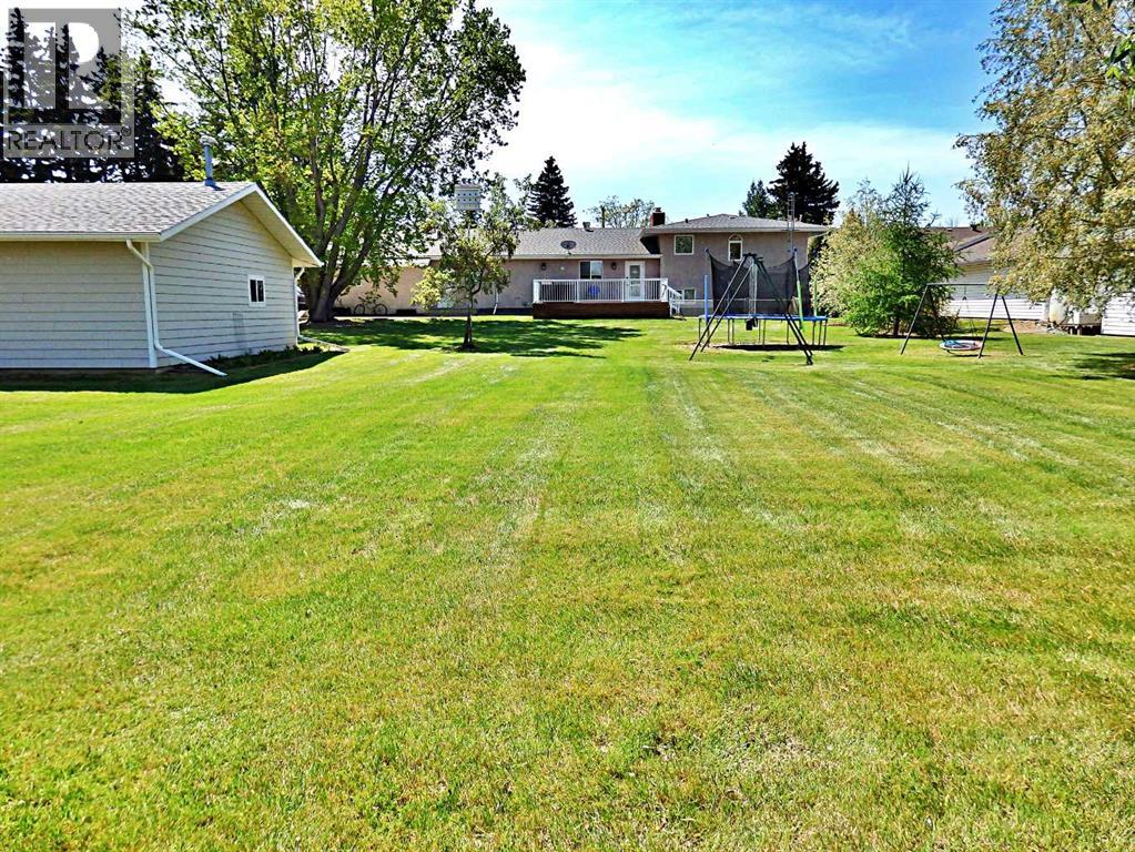 5922 52 Avenue - 4
