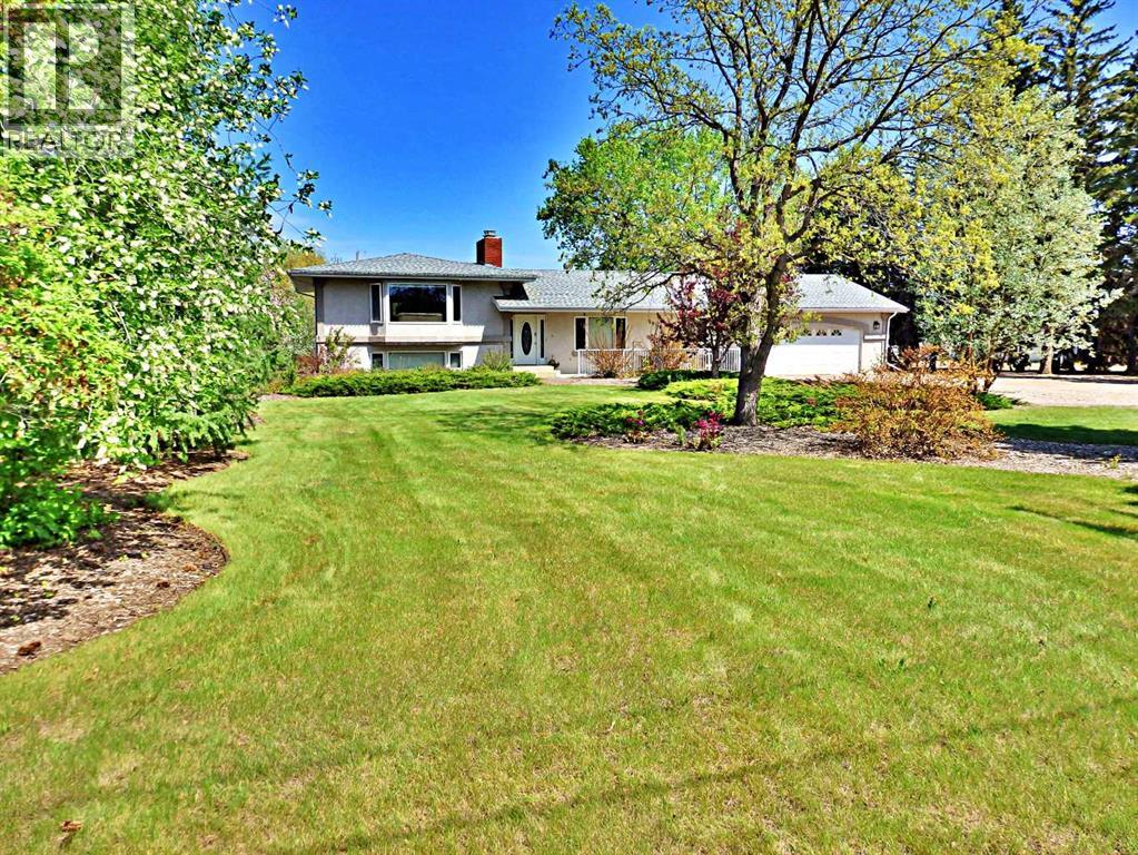 5922 52 Avenue - 5