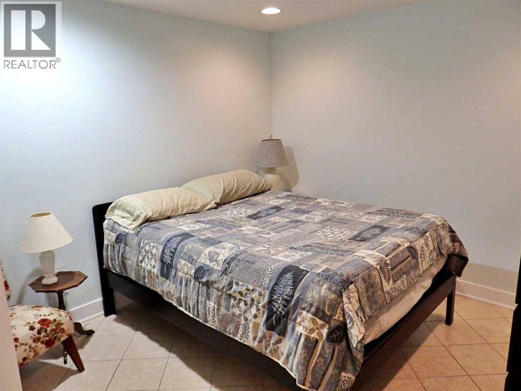 5922 52 Avenue - 35