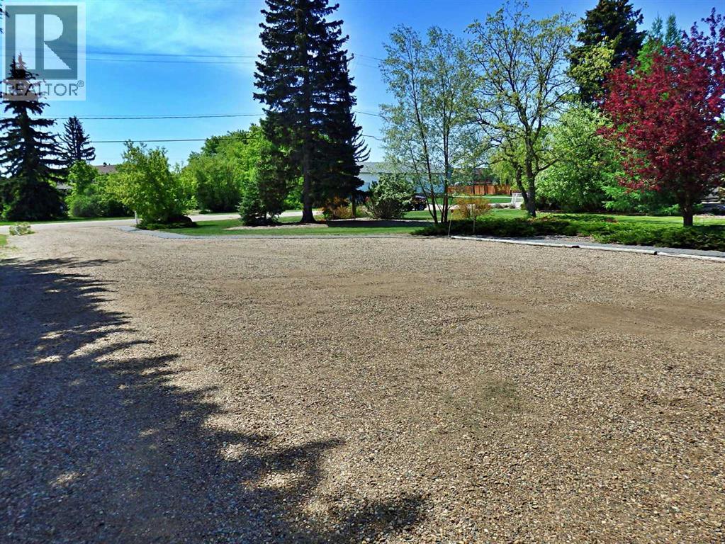 5922 52 Avenue - 50