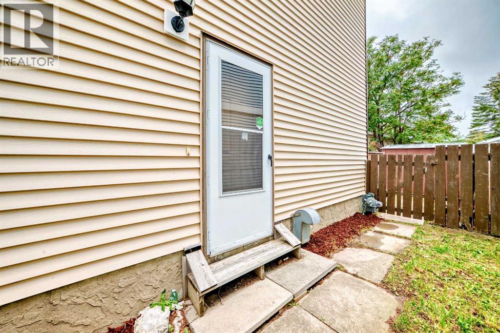 110 Edgeburn Crescent NW - 37