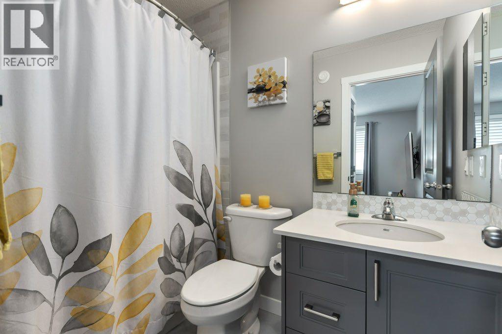 144 Wolf Willow Boulevard SE - 18