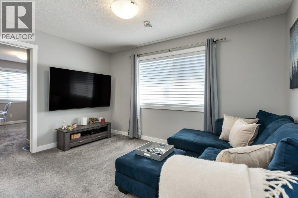 144 Wolf Willow Boulevard SE - 16