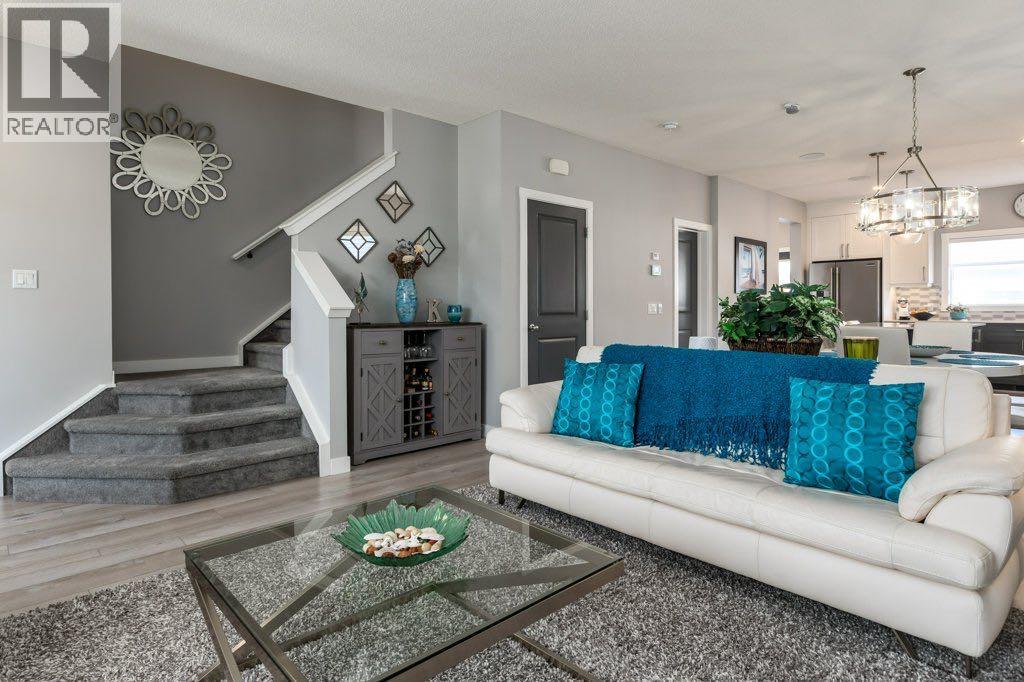 144 Wolf Willow Boulevard SE - 4