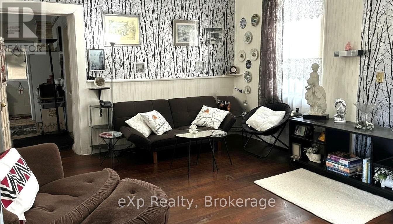 385 11TH AVENUE - 11