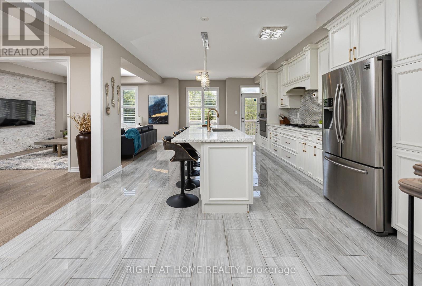 1056 FOXTAIL CRESCENT - 6