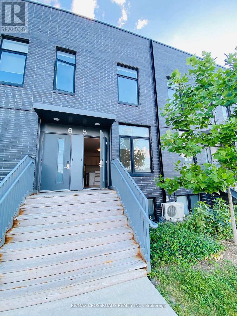 #5 1720 SIMCOE STREET N - 1